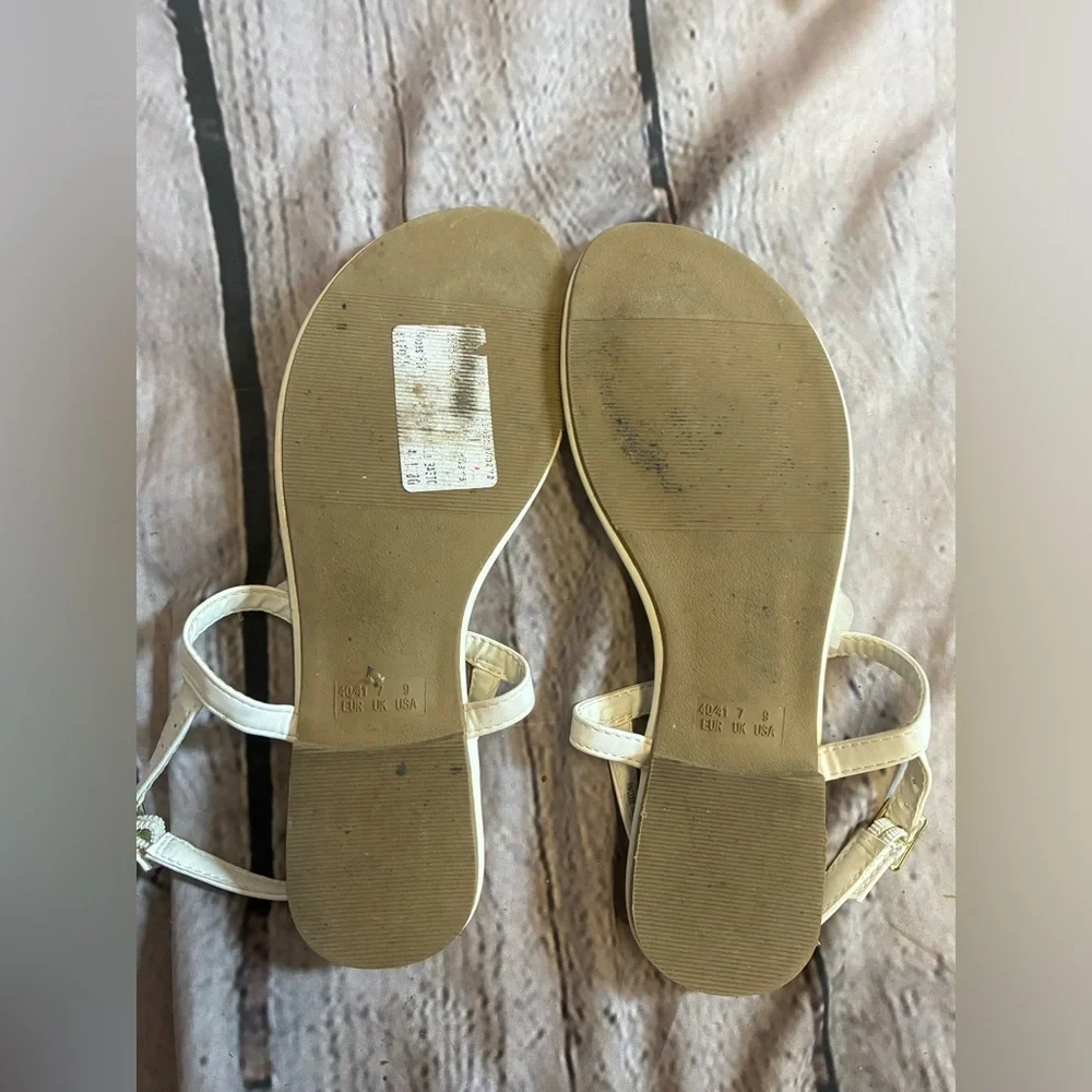 5/$20 Atmosphere Womens White Floral Bridal Beach Wedding T-Strap Sandal Sz9 GUC